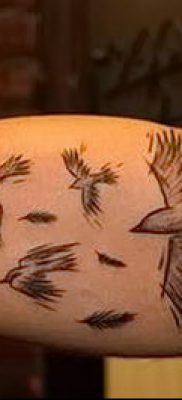 tetovált madárcsapat № 389 - a kép méltó változata, amely könnyen használható felülvizsgálatra és tetoválásként madárcsapat alkalmazására az égen