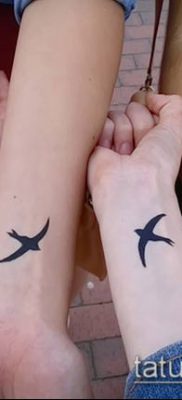 A madárállomány -tetoválás # 865 a minta klassz változata, amely sikeresen használható madárcsapat feldolgozására és tetoválásként való alkalmazására a lábán.