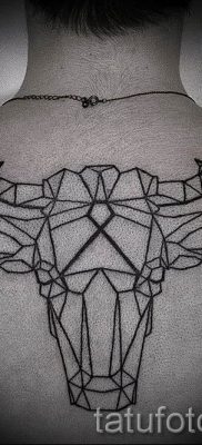 Fénykép egy Bika tetoválásról egy cikkhez a Bika mintájú tetoválás jelentéséről - tatufoto.ru - 38