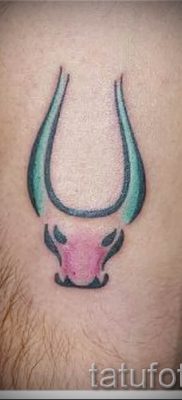 Fotó a Bika tetoválásról a Bika mintájú tetoválás jelentését bemutató cikkhez - tatufoto.ru - 32
