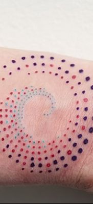 fotó egy pont tetoválásról, dátum: 2017.11.18., 005 - pont tetoválás -