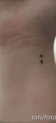 fotó egy pont tetoválásról, dátum: 2017.11.18., 007 - pont tetoválás -