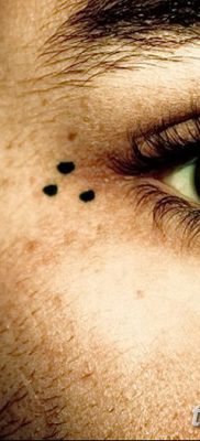 fotó egy pont tetoválásról, dátum: 2017.11.18., 020 - pont tetoválás -