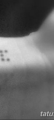 fotó egy pont tetoválásról, dátum: 2017.11.18., 036 - pont tetoválás -