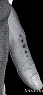 fotó egy pont tetoválásról, dátum: 2017.11.18., 038 - pont tetoválás -