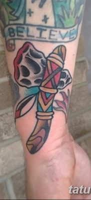 fotó a tomahawk tetoválásról, kelt 2017.10.21 -én №009 - tomahawk tetoválás -