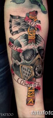 fotó a tomahawk tetoválásról, kelt 2017.10.21 -én №051 - tomahawk tetoválás -