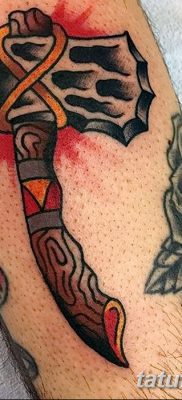 fotó a tomahawk tetoválásról, kelt 2017.10.21 -én №056 - tomahawk tetoválás -
