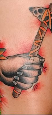 fotó a tomahawk tetoválásról, kelt 2017.10.21 -én №063 - tomahawk tetoválás -
