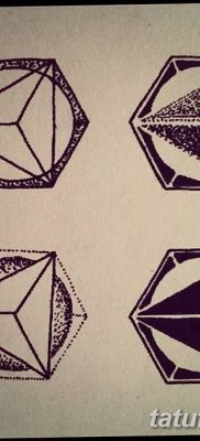 fotó egy háromszög és kör tetoválásról, kelte: 2018.04.21. 005 - háromszög és kör tetoválás -
