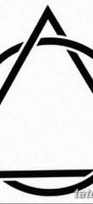 fotó egy háromszög és kör tetoválásról, kelt 2018.04.21. №012 - háromszög és kör tetoválás -