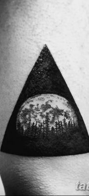 fotó egy háromszög és kör tetoválásról, kelt 2018.04.21. №012 - háromszög és kör tetoválás - 363457734