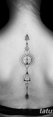fotó háromszög és kör tetoválásról, kelt 2018.04.21 -én №017 - háromszög és kör tetoválás -