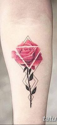 fotó egy háromszög és kör tetoválásról, kelte: 2018.04.21. №039 - háromszög és kör tetoválás -