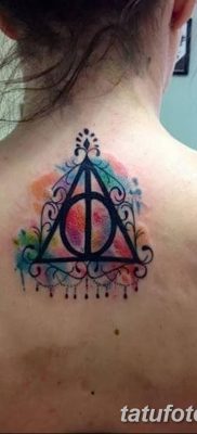 fotó egy háromszög és kör tetoválásról, kelt 2018.04.21. №049 - háromszög és kör tetoválás -
