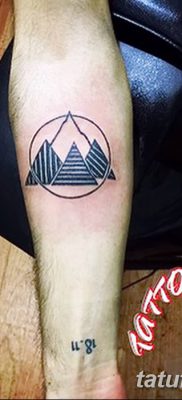 fotó egy háromszög és kör tetoválásról, kelte: 2018.04.21. №053 - háromszög és kör tetoválás -