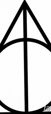 fotó egy háromszög és kör tetoválásról, kelte: 2018.04.21. №055 - háromszög és kör tetoválás -