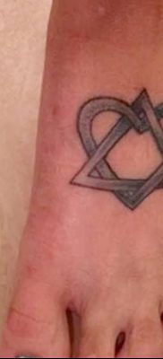 fotó egy háromszög és kör tetoválásról, kelte: 2018.04.21. №04 - háromszög és kör tetoválás -