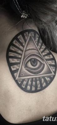 fotó egy háromszög és kör tetoválásról, kelt 2018.04.21. №096 - háromszög és kör tetoválás -