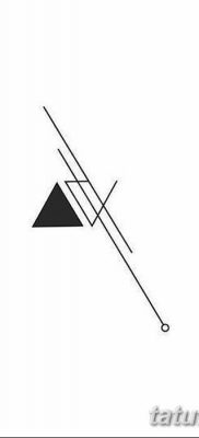 fotó egy háromszög tetoválásról egy vonallal, dátum: 2018.04.16. №017 - háromszög tetoválás vonallal -