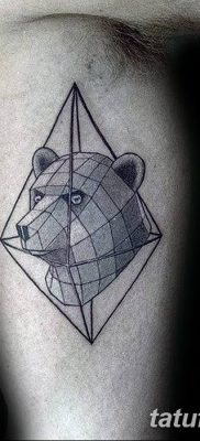 fotó egy háromszög tetoválásról egy vonallal, dátum: 2018.04.16. №034 - háromszög tetoválás vonallal -