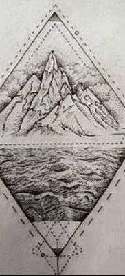 fotó egy háromszög tetoválásról egy vonallal, dátum: 2018.04.16. №038 - háromszög tetoválás vonallal -