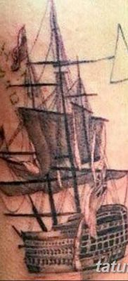 fotó egy háromszög tetoválásról egy vonallal, dátum: 2018.04.16. №046 - háromszög tetoválás vonallal -