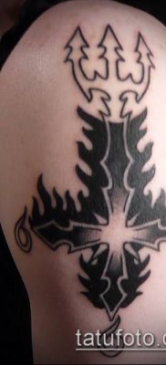 TATTOO OF TRIDES No. 952 - a minta hűvös változata, amely sikeresen használható feldolgozásra és tetoválásként történő alkalmazásra Shiva tridentje