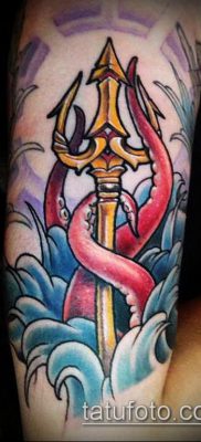 TRIDING TATTOO # 46 - a minta hűvös változata, amely jól használható a trident tetoválás feldolgozásához és alkalmazásához