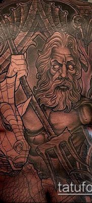 TIDO TIDOO OF TIDES №809 - a kép hűvös változata, amely jól használható a lány hármasának finomítására és alkalmazására tetoválásként