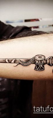 Trident TATTOO No. 265 - a minta hűvös változata, amely sikeresen használható a nyakon lévő trident feldolgozására és tetoválásként történő alkalmazására