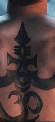 TIDO TIDOO OF TIDES №321 - a kép méltó változata, amely sikeresen használható az ukrajnai hármas alak megváltoztatására és tetoválására