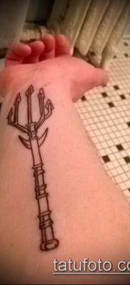 TIDO TIDO TIDO № 984 - a kép egyedi változata, amely jól használható az ukrán hármasnyílás felülvizsgálatához és tetováláshoz.