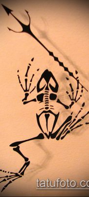 A Trident Tattoo # 225 a minta klassz változata, amely sikeresen használható Shiva hármas alakjának átalakítására és tetoválására