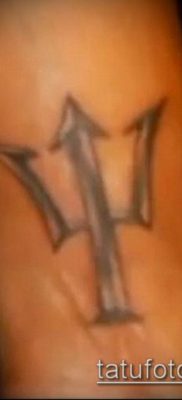 TIDO TIDOO OF TIDES №228 - a kép érdekes változata, amely sikeresen használható az ukrán hármas tetoválásához és feldolgozásához