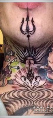Trident TATTOO # 525 - a minta hűvös változata, amely sikeresen használható a trident nyakon történő megváltoztatására és tetoválására