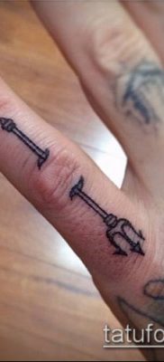 TIDO TATTOO No. 797 - a kép hűvös változata, amely jól használható a lány hármasának finomítására és alkalmazására tetoválásként