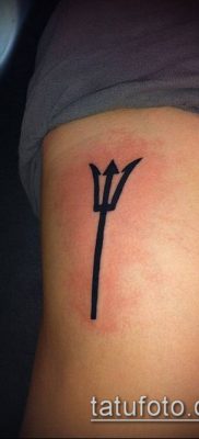 TIDO TIDOO OF TIDES №727 - a minta egyedi változata, amely sikeresen használható az ukrajnai hármas alak megváltoztatására és tetoválására