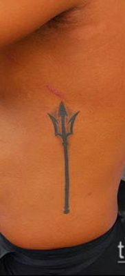 Trident TATTOO No. 791 - a minta méltó változata, amely sikeresen használható a trident nyakon történő megváltoztatására és tetoválására