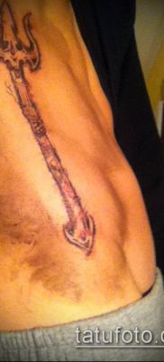 Trident TATTOO No. 414 - a minta érdekes változata, amely könnyen használható a nyakon lévő háromszög tetoválásához és feldolgozásához.