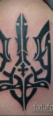 TIDO TIDO TIDES № 140 - a minta exkluzív változata, amely sikeresen használható a nyak háromszögének finomítására és tetoválására