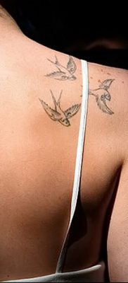 fotó a három fecske tetoválásról, kelte: 2017.09.24., 00001 - három fecske tetoválás -