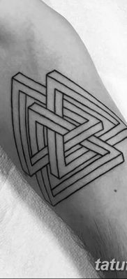 fotó A tetoválás jelentése három háromszög 2018.02.13 -tól №026 - három háromszög tetoválás -