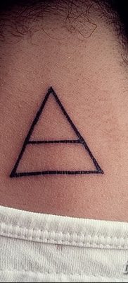 foto af en triadetatovering dateret 27.08.2017 №040 - triadetatovering -