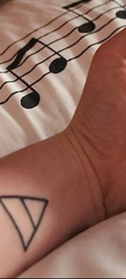 foto af en triadetatovering dateret 27.08.2017 №041 - triadetatovering -