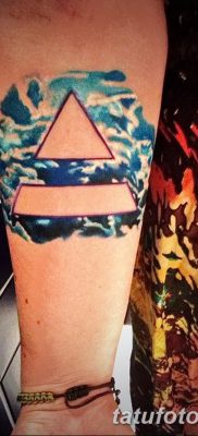 foto af en triadetatovering dateret 08/27/2017 №042 - triadetatovering -