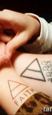 foto af en triadetatovering dateret 27-08-2017 №044 - triadetatovering -