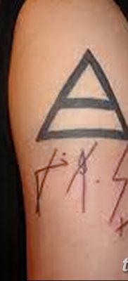 foto af en triadetatovering dateret 27-08-2017 №057 - triadetatovering -