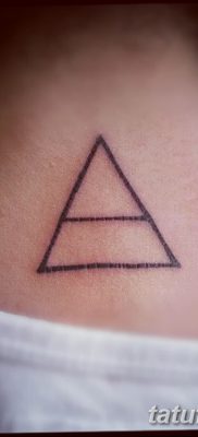 foto af en triadetatovering dateret 27.08.2017 №064 - triadetatovering -