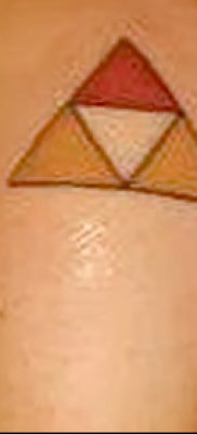 foto af en triadetatovering dateret 27.08.2017 №073 - triadetatovering -